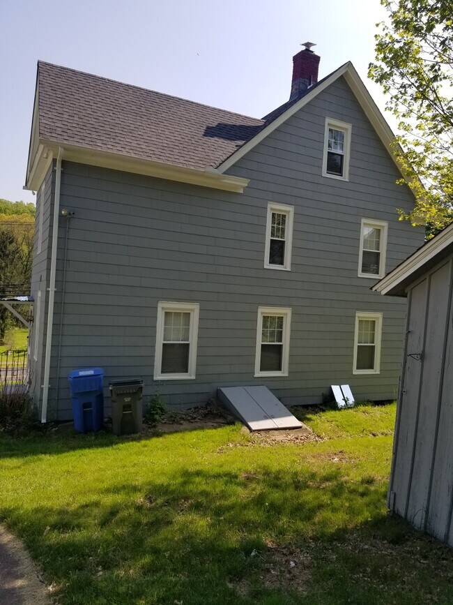 Building Photo - 183 Hackmatack St