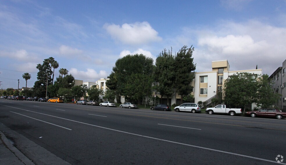 Building Photo - Excalibur Apartments