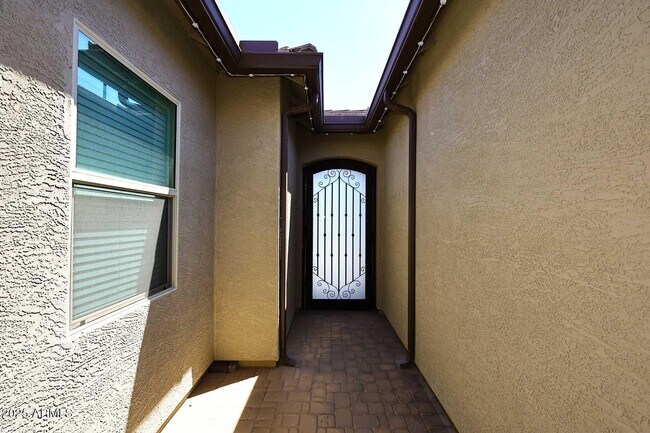 Building Photo - 2516 E King Bird Dr