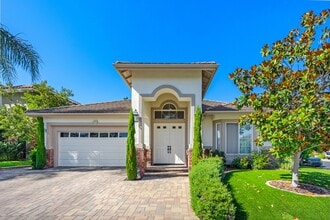 Building Photo - Stunning 3 bedroom home in San Clemente
