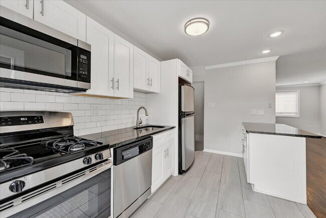 Building Photo - 8611 Ellen Ct