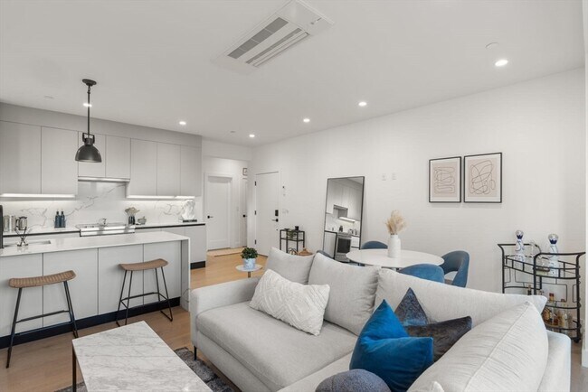 Building Photo - 75 W Broadway