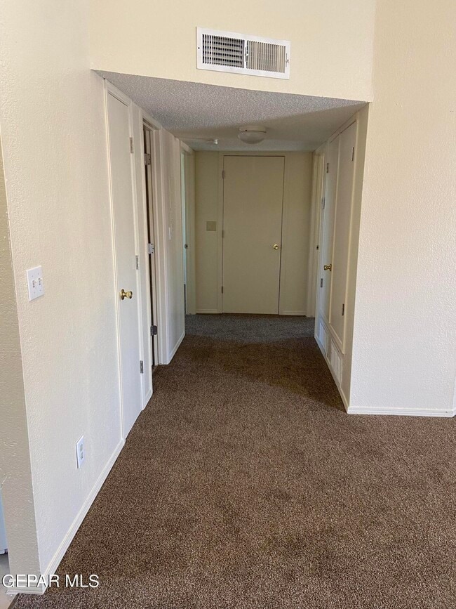 Building Photo - 591 Bartlett Dr