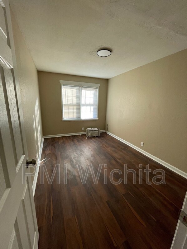 Building Photo - 2548 N Wellington Pl