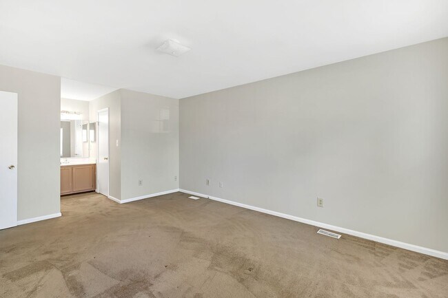 Building Photo - 219 Springdale Way