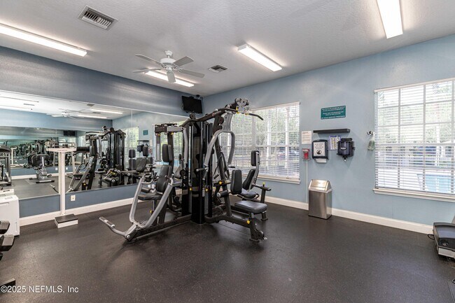 Building Photo - 10550 Baymeadows Rd