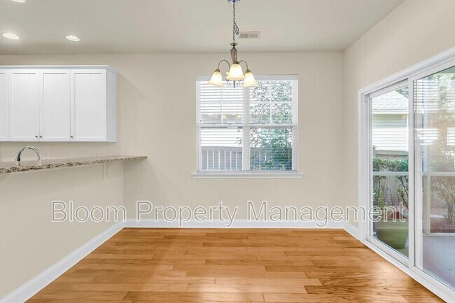 Building Photo - 2649 Lohr Dr