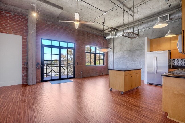 Building Photo - 3940 7th Ave