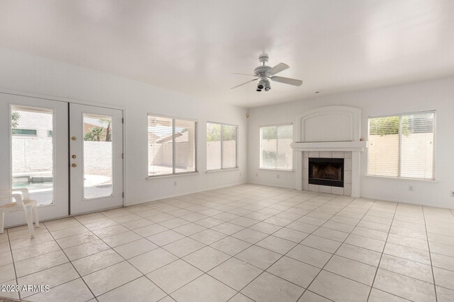 Building Photo - 6442 W Victoria Ln