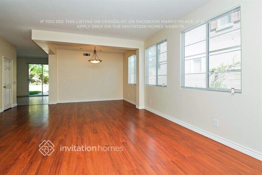 Building Photo - 15418 Rochelle St