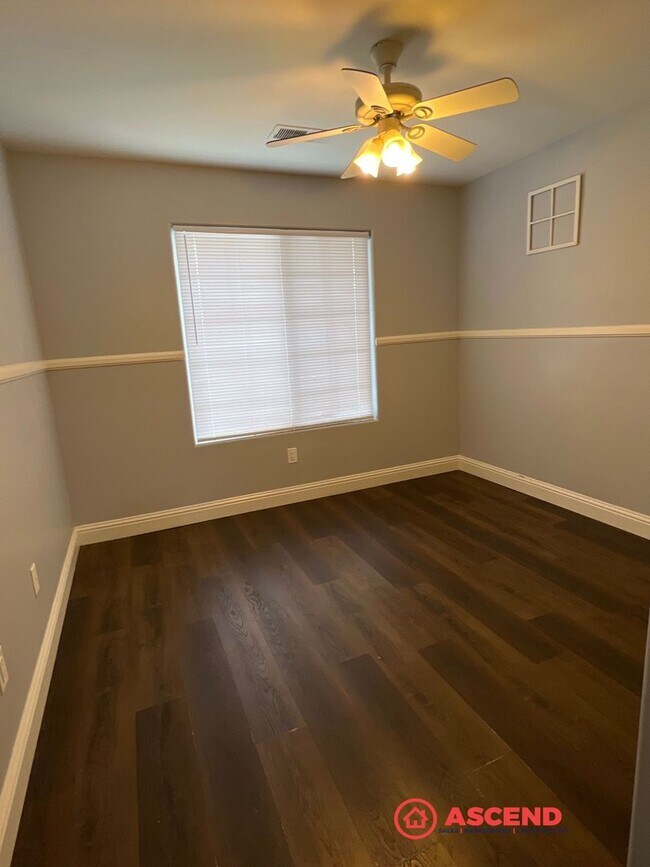 Building Photo - Beautiful 3 Bedroom in NW Bakersfield Centrally Located
