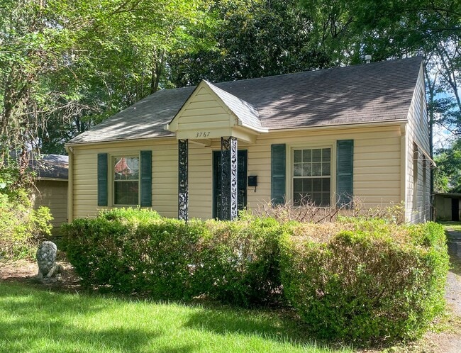 Building Photo - 2 bed, 1 bath near the University of Memphis
