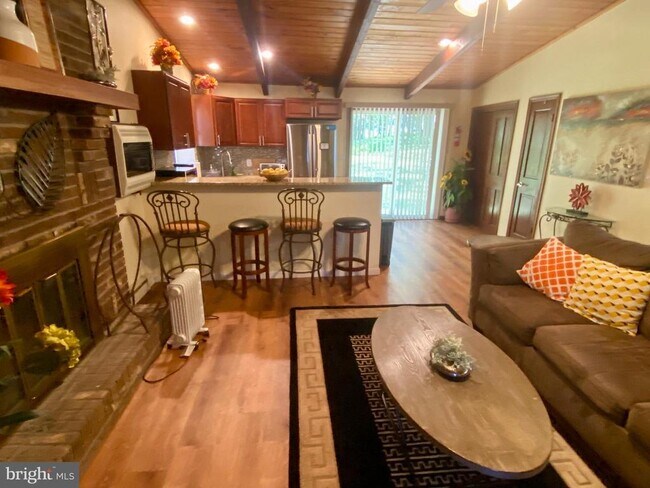 Building Photo - 4535 Pine Ridge Dr W