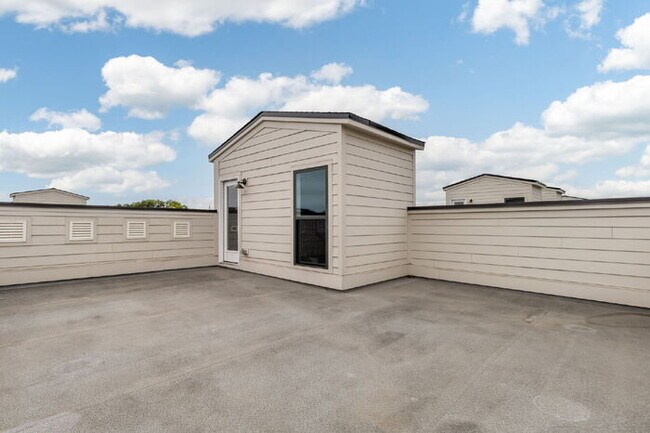 Building Photo - Spacious 3 Bedroom Condo Near VCU & VUU –  Most Utilities Included – $3,200/mo