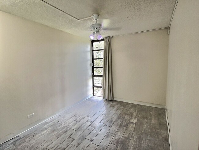 Building Photo - Discover Your Ideal Home in the Heart of T...
