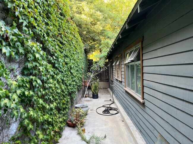 Rear Private Patio - 2309 Echo Park Ave
