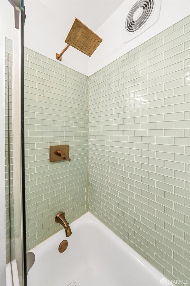Building Photo - 439 Greenwich St
