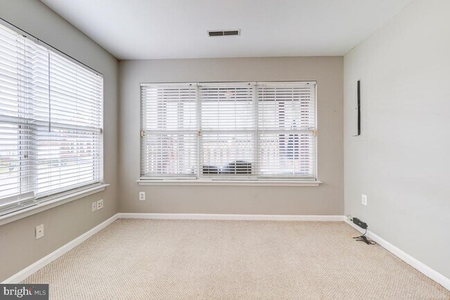 Building Photo - 6160 Cinnamon Ct