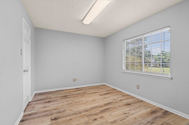 Building Photo - 8518 Malardcrest Dr