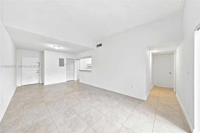 Building Photo - 9735 Fontainebleau Blvd