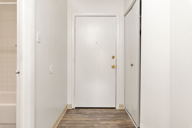 Building Photo - 3611 E San Miguel St