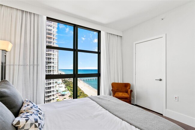 Building Photo - 16275 Collins Ave