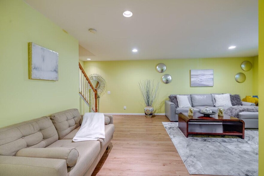 Building Photo - 8953 Birch Bay Cir