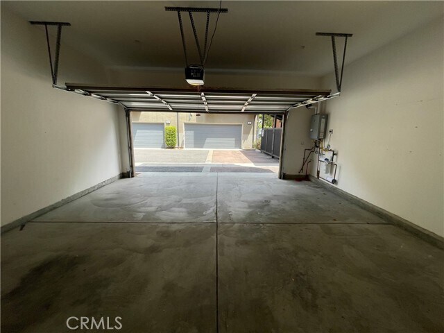 Building Photo - 501 W Maple Ave