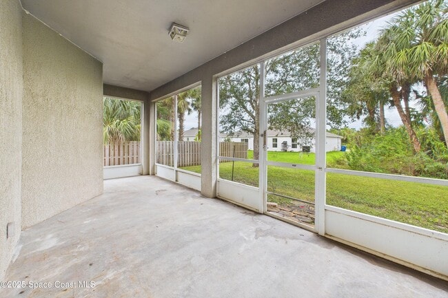 Building Photo - 271 Lagoon St