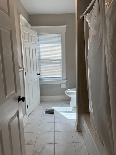 Building Photo - 3156 Rosina Ave