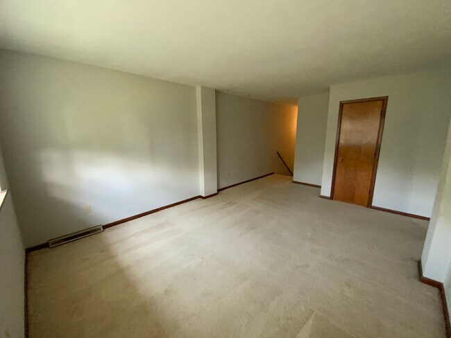 Building Photo - 4208-4210 Rollins Rd