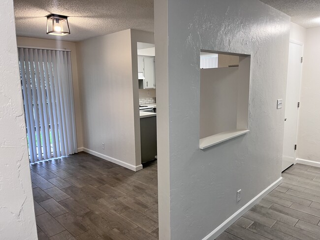 Building Photo - 291 Lobelia Ave