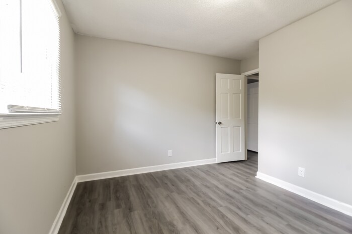 Building Photo - 116 Mountainbrook Ln