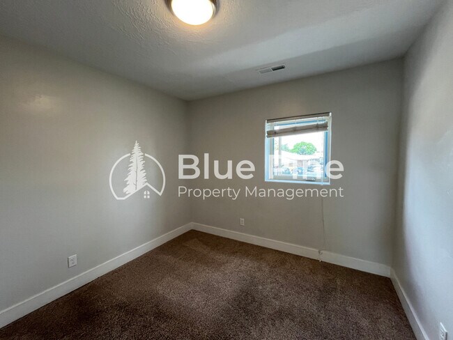 Building Photo - 1420-1420 E 17th St