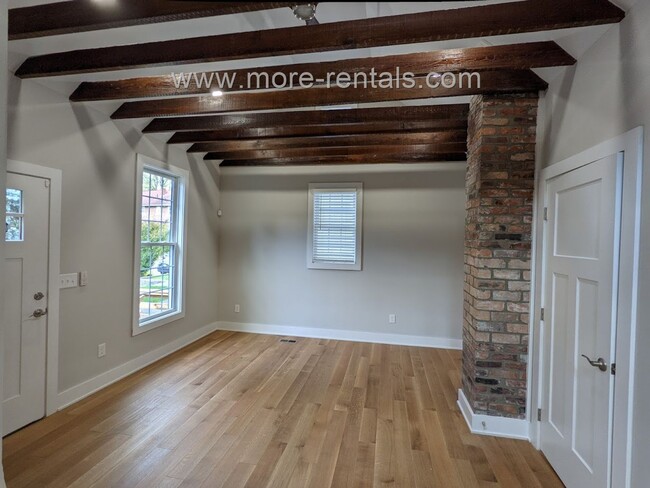 Building Photo - Beautifully renovated 2 bdr 2 ba house