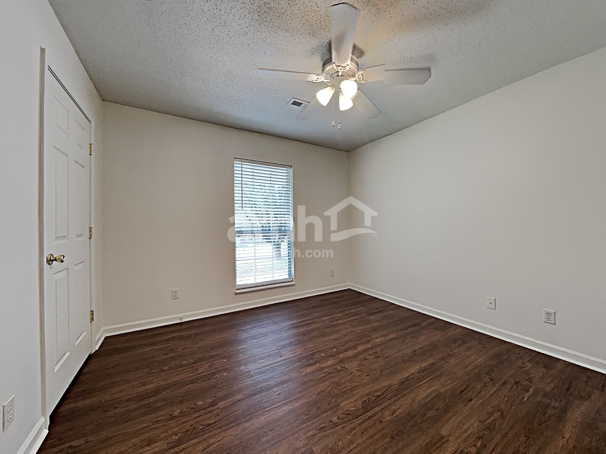 Building Photo - 2114 Post Oak Ln