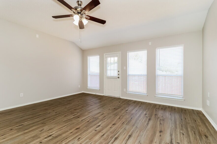 Building Photo - 4309 Falcon Perch Cir