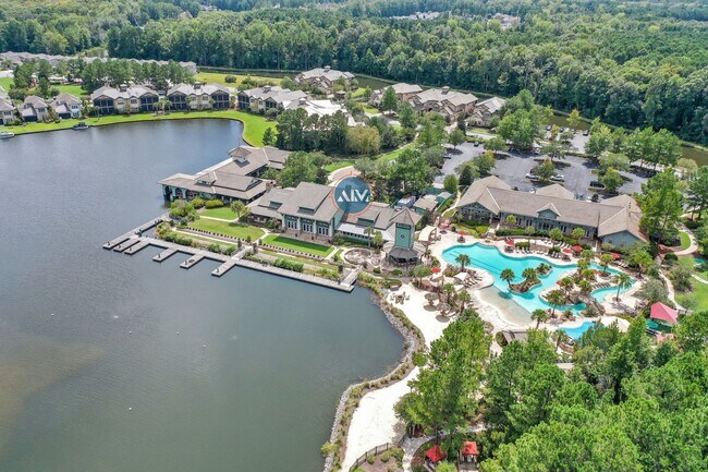 Building Photo - Beautiful custom home in Hampton Lake!