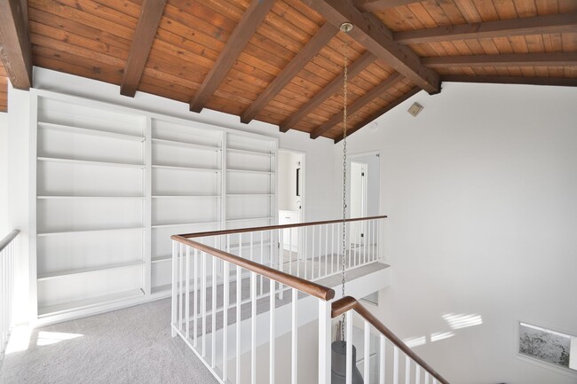 Building Photo - 4 Bedroom Home on Cul de Sac in Hermosa Beach ** Coming soon 4/21/2026**