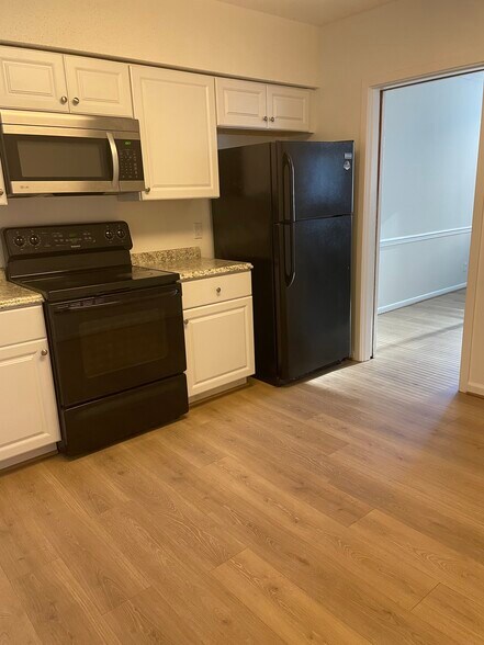 kitchen - 5501 Seminary Rd
