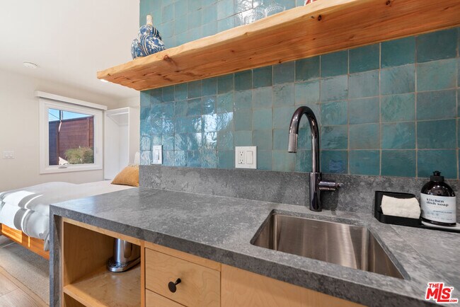 Building Photo - 11314 Homedale St