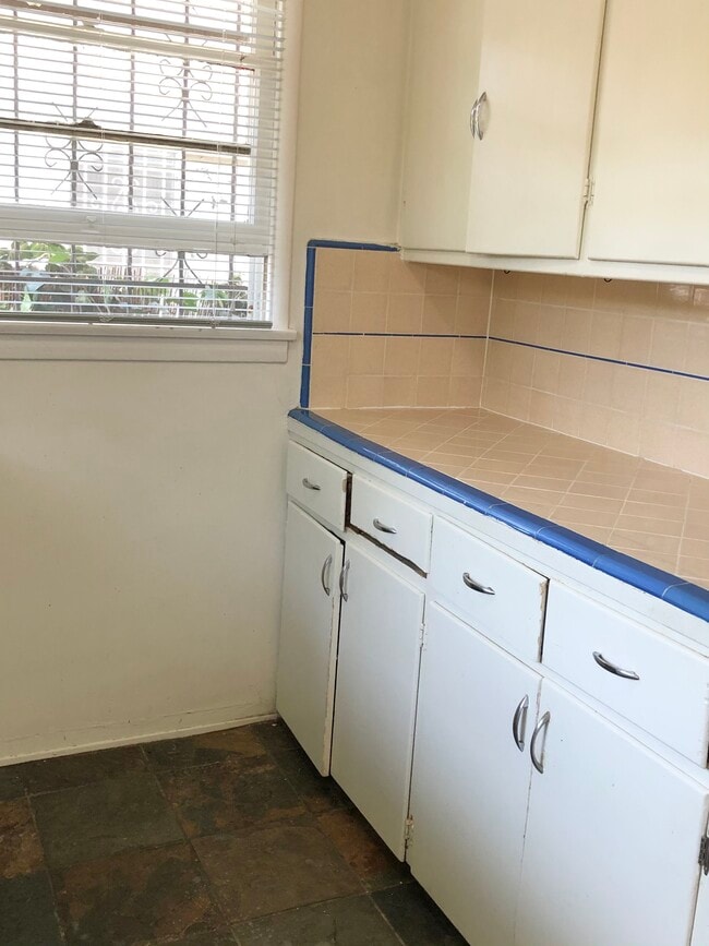 Building Photo - 1240 Tamarind Ave