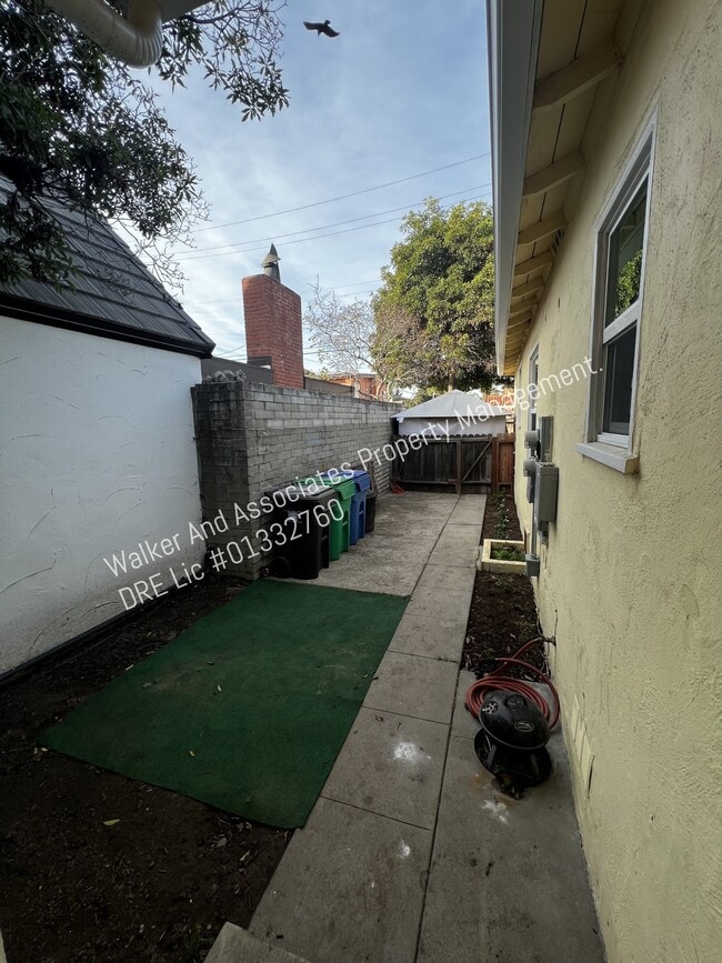 Building Photo - 102 Palm Ct Dr