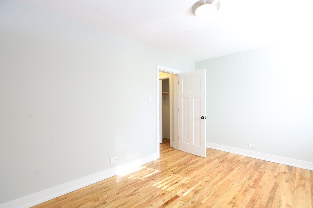 Building Photo - 553 W Arlington Pl