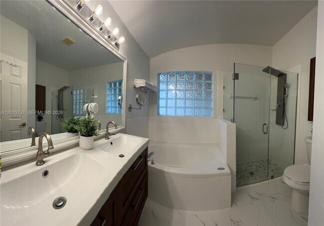 Building Photo - 16410 Sapphire Bend