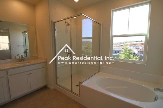Building Photo - Newer 4bd/3ba Folsom Home with 2 Car Garage