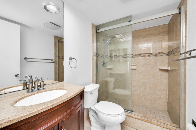 Building Photo - 2800 N Palm Aire Dr