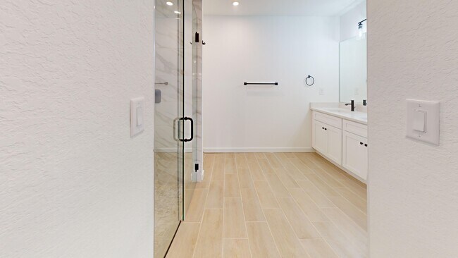 Building Photo - 2028 NE 6th Ave