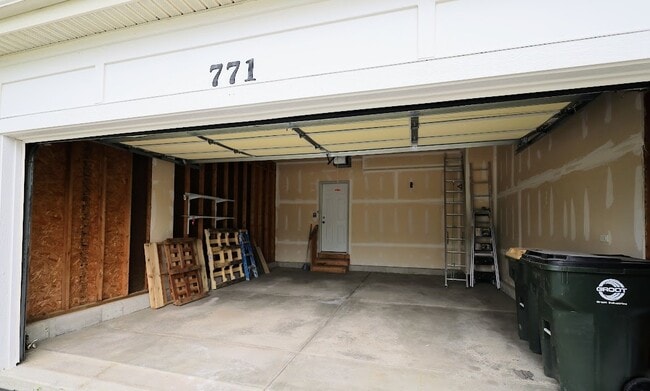 Building Photo - 771 S Sienna Dr