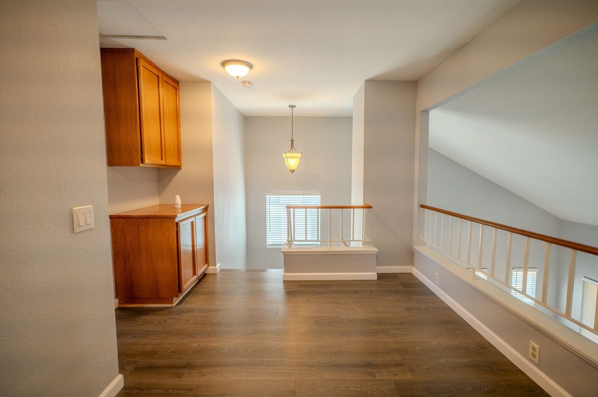 Building Photo - 3099 Oakview Ln